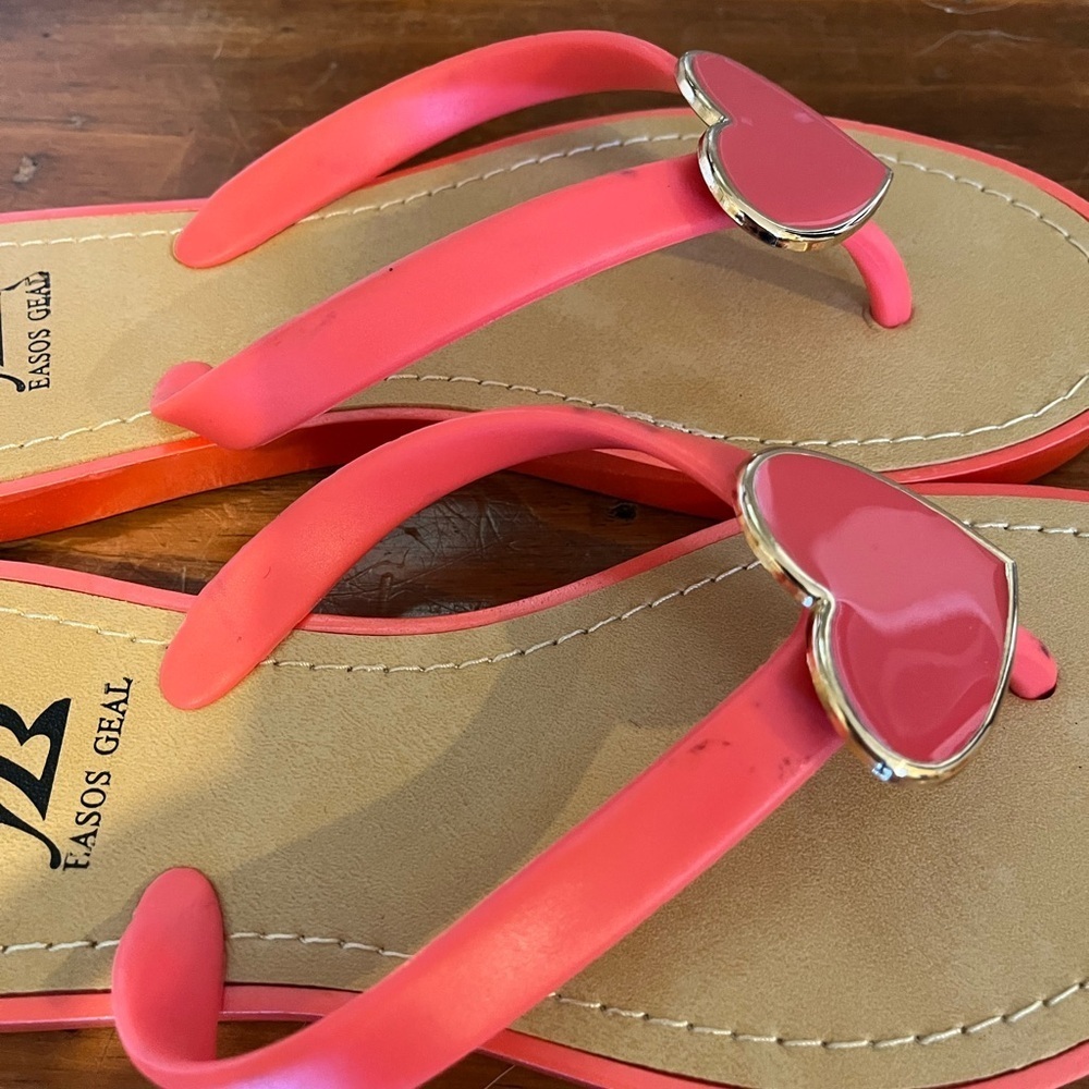 Playful Pink Heart Sandals for Summer - Picture 8 of 10